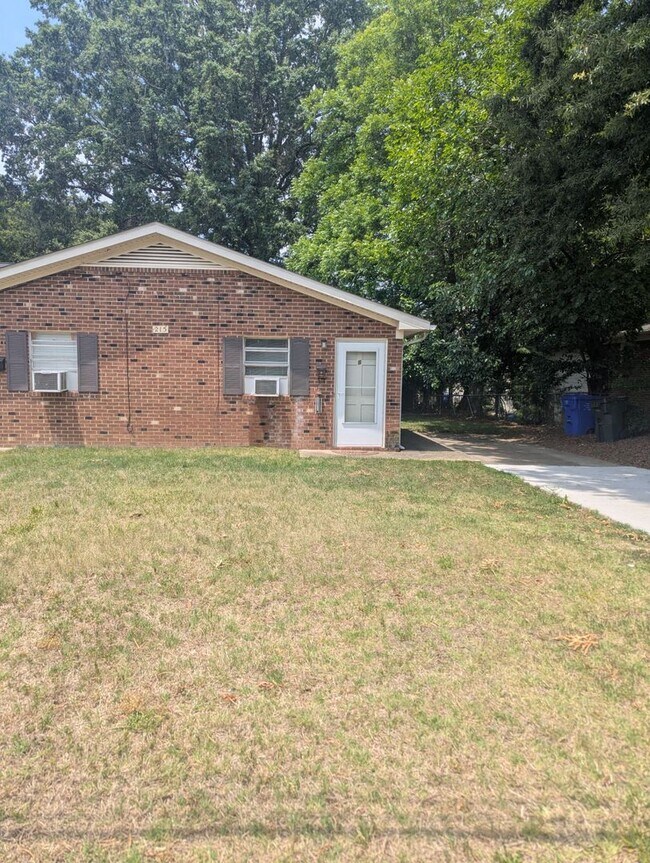 215 N Graham St Unit B