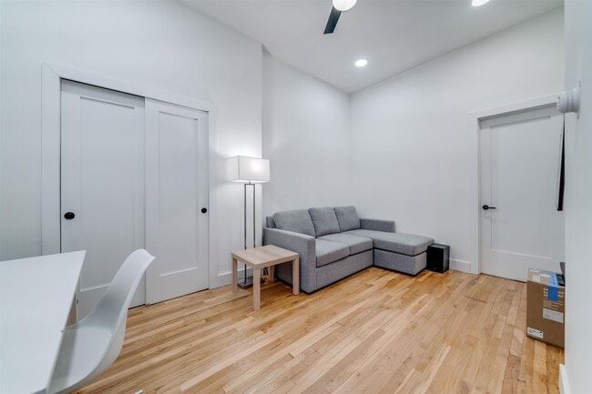 Building Photo - 163 3rd St Unit 1E