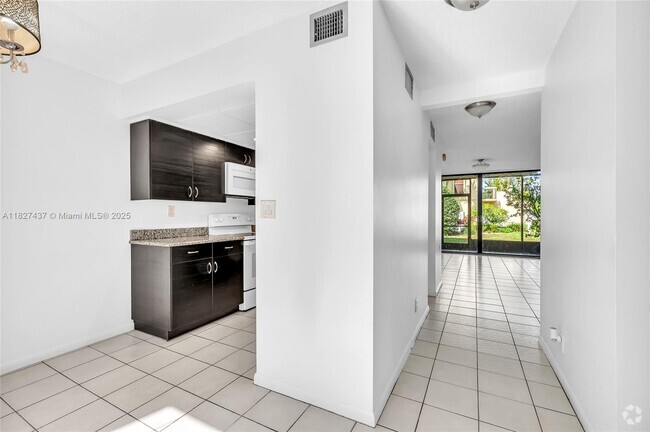 Building Photo - 2821 SW 87th Ave Unit 808 Rental