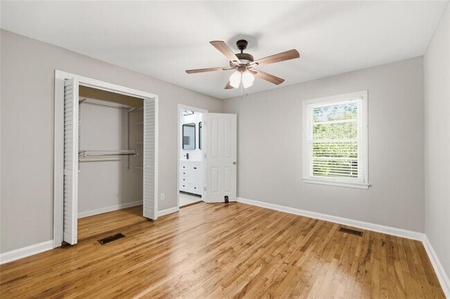 Photo - 1003 Valley Dr