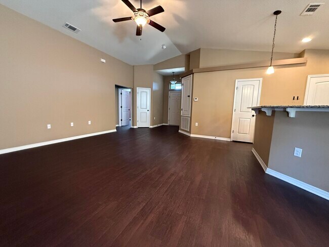 Photo - 233 Croft Cir