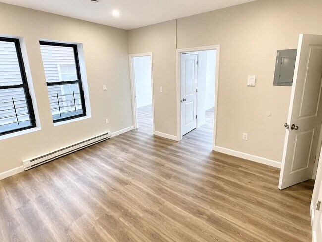 Photo - 383-385-385 Avon Ave Unit 3R