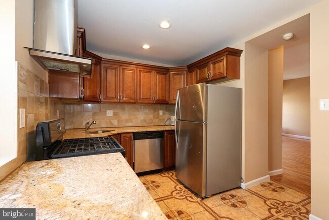 Photo - 3350 Conrad St
