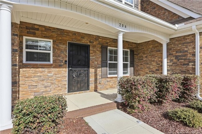 Photo - 206 Leland Ln