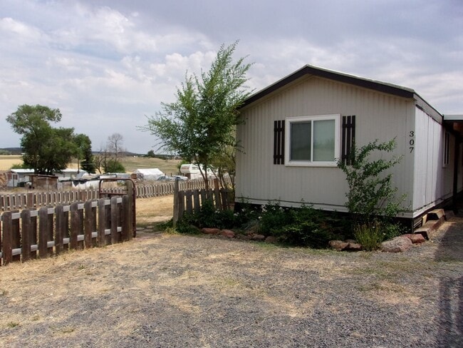 Building Photo - Home just outside of town- 2 occupants ONLY