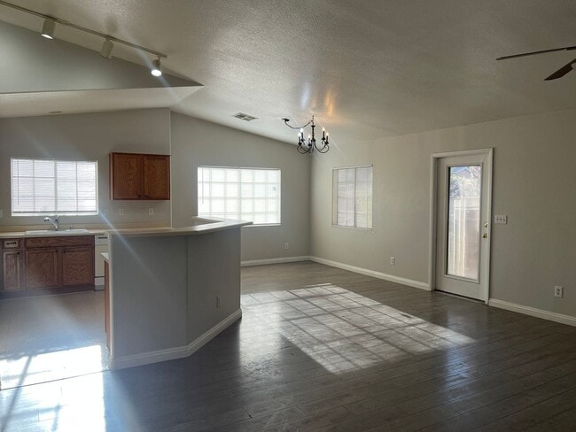 Photo - 2708 Ganzo St