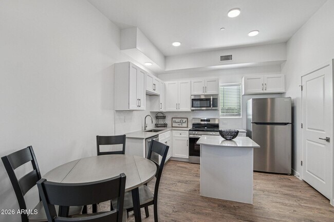 Photo - 3021 W Williams Dr Unidad A201