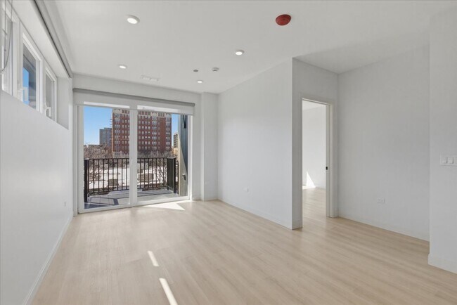 Photo - 948 W Sunnyside Ave Unit 201