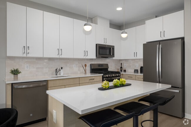 1BR, 1BA - 733SF - Kitchen