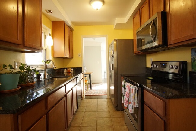 Cocina - 24330 Manistee St