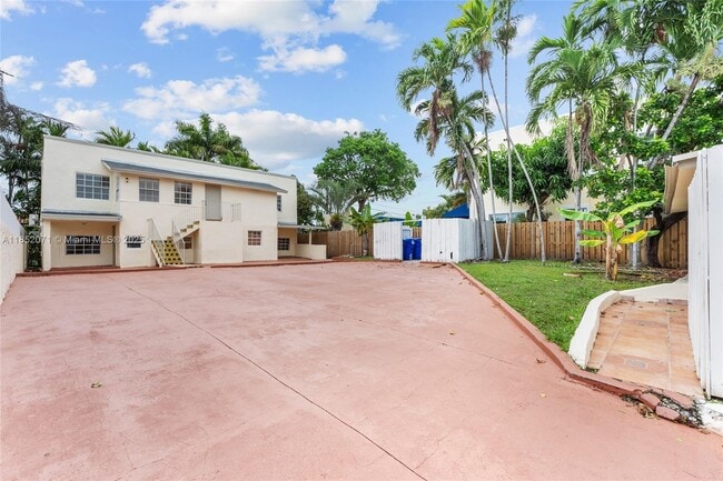 Photo - 2385 SW 17th St Unit 3