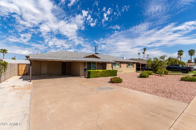 Photo - 1520 W 6th St