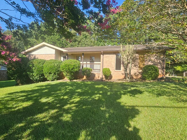 Building Photo - GORGEOUS BRICK RANCH HOME / PARTIAL FINISH...
