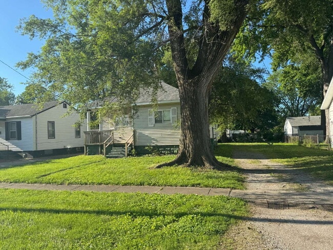 Photo - "Charming 2-Bedroom Oasis in Springfield with Spacious Comfort!"