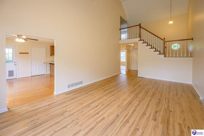 Photo - 806 Edgebrook Dr