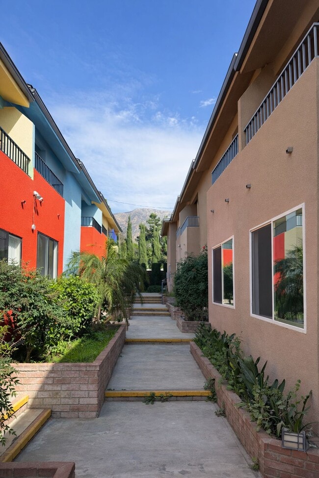 Building Photo - Altadena Townhouse Apartments
