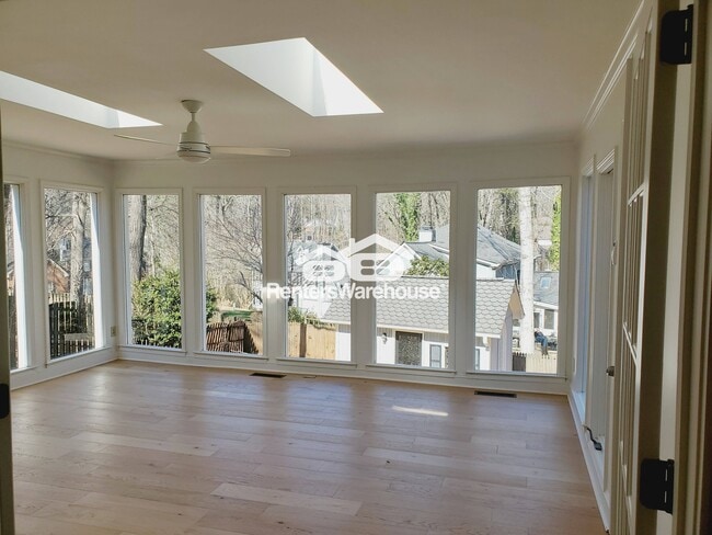 Photo - 4325 Sprucebough Dr