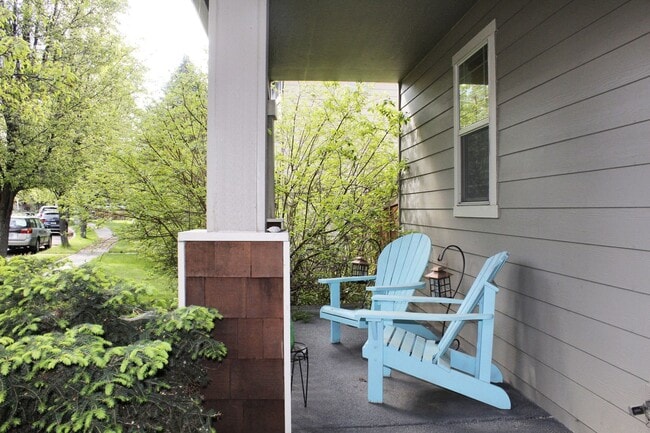 Photo - Gorgeous NW home with 3 primary suites 3.5 bathrooms and a fully fenced backyard!