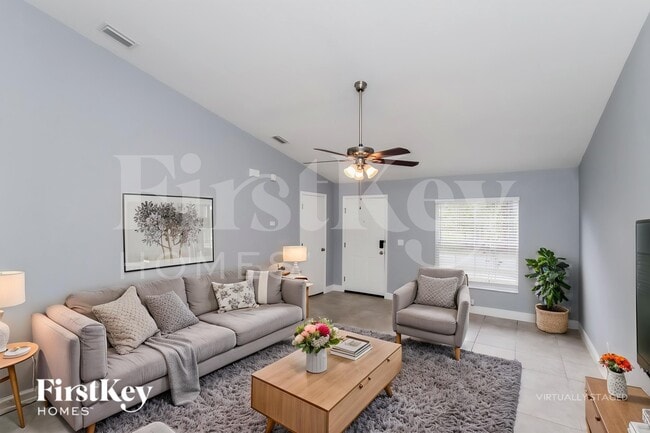 Photo - 721 Carlyle Ave