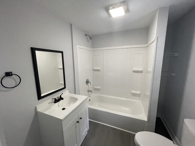 Photo - 1621 Dora St