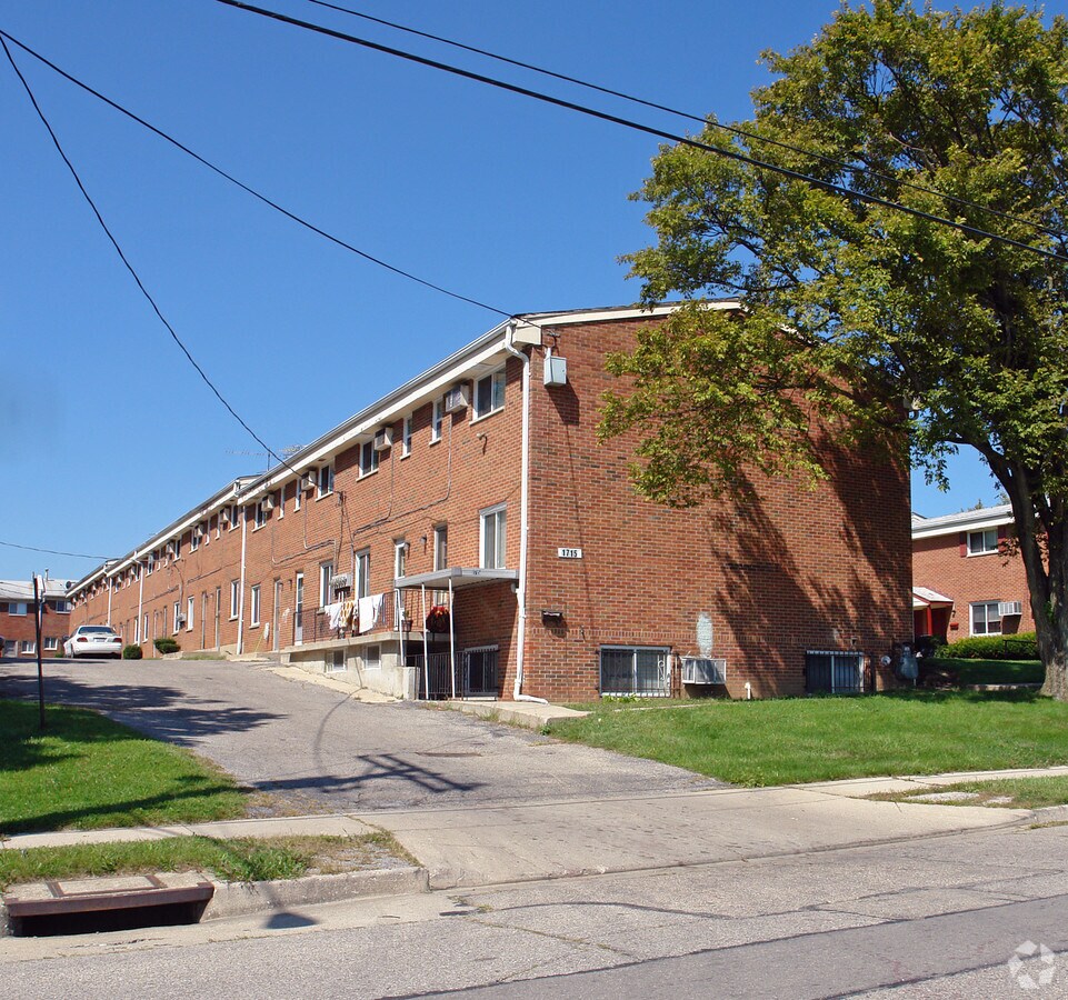 Photo - May-Lin Manor