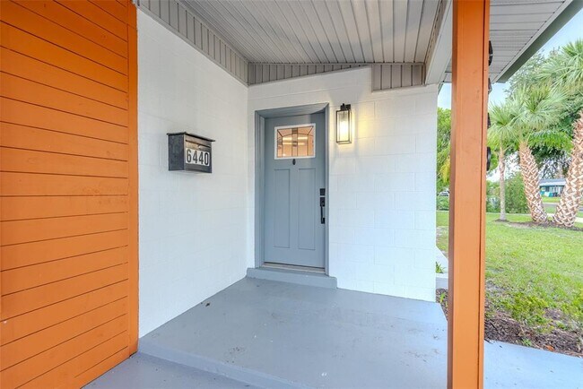 Photo - 6440 Greylynne St