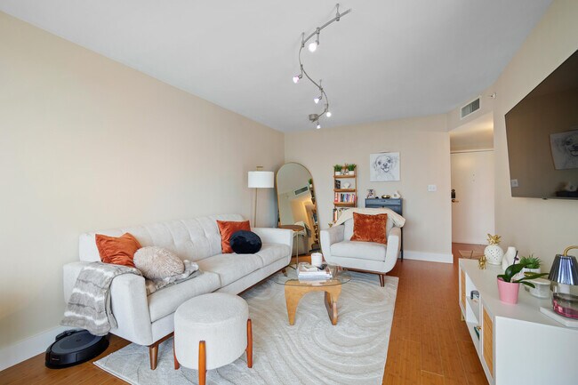 Photo - 1688 West Ave Unit 606