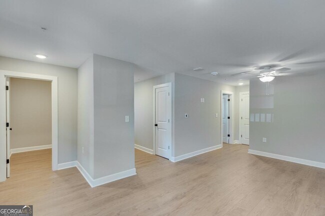 Photo - 710 Jesse Jewell Pkwy SE Unit 101 CORNER