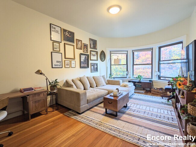 81 Griggs Rd Unit 3