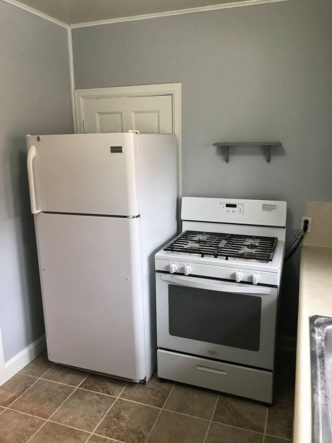 Kitchen - 710 Douglas Ave Unidad 710