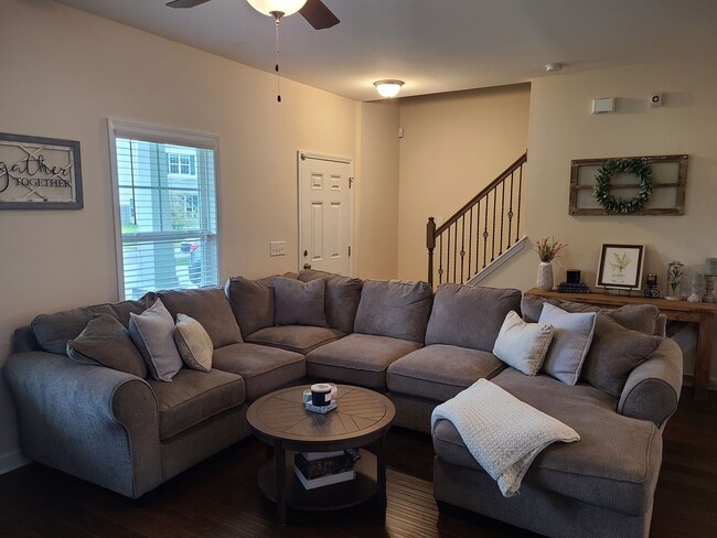 Photo - 3 Bedroom, 2.5 bath unfurnished home in Hampstead near Surf City