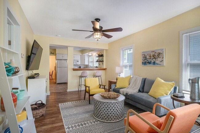 Photo - 1393 Harpst St