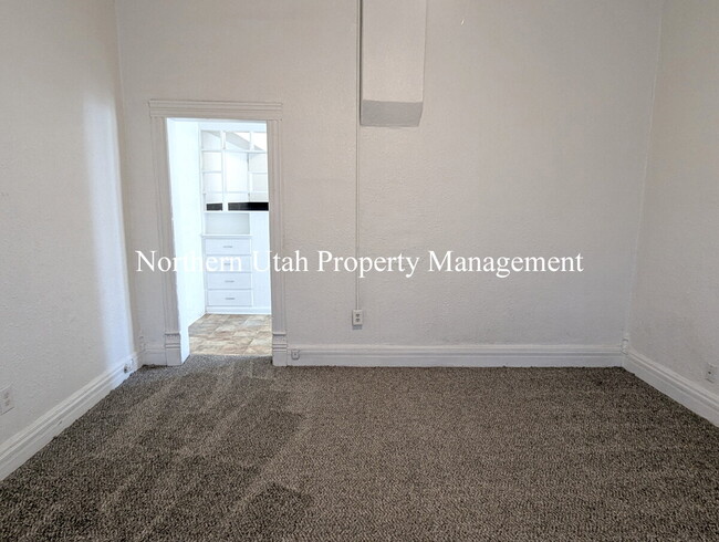 Photo - 1 Bed, 1 Bath, New Carpet Unit 2