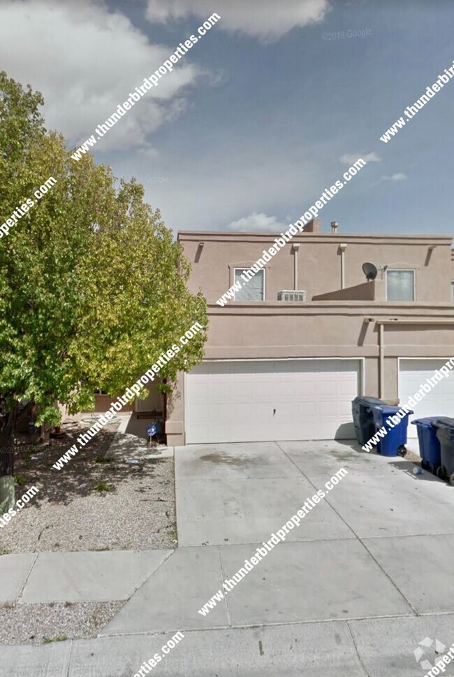 Building Photo - 3 Bedrooms,  2.5 baths Westside! Rental