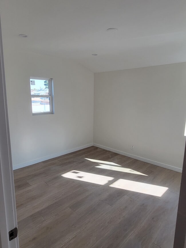 Building Photo - 4114 9th Ave Unit 4114