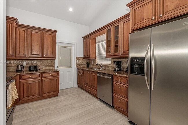 Photo - 216 SE 9th St