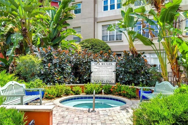 Photo - 2410 W Azeele St Unidad 234