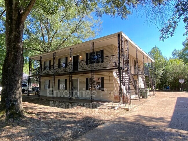 1982 Goldbrier Ln