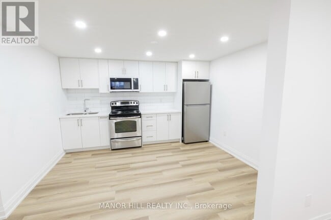 Photo - 654 Eaglemount Crescent