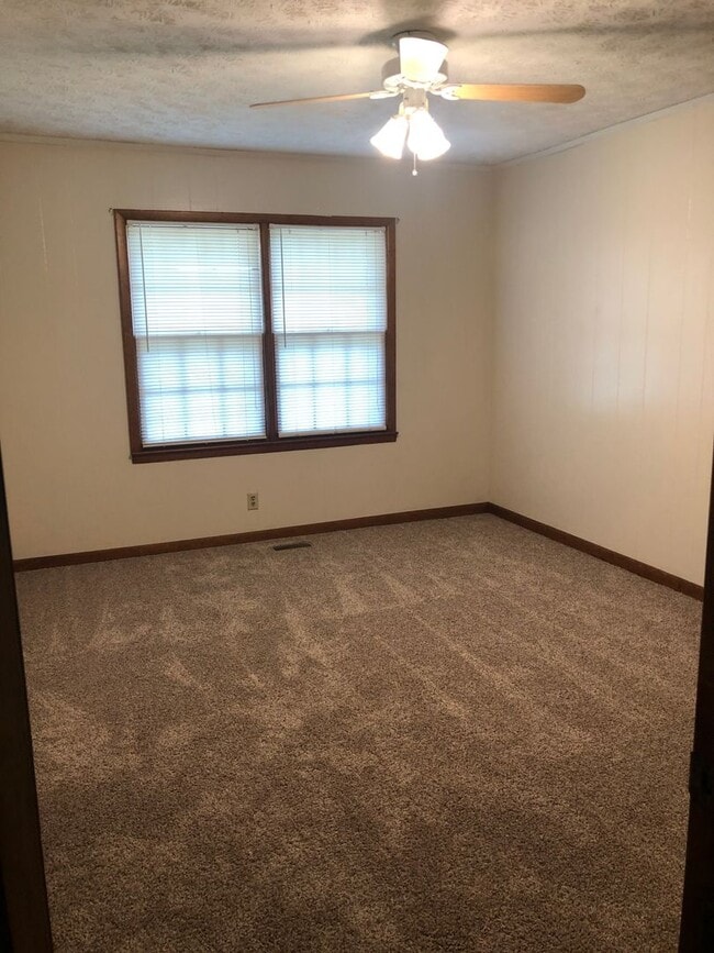 Photo - 880 Locke Dr