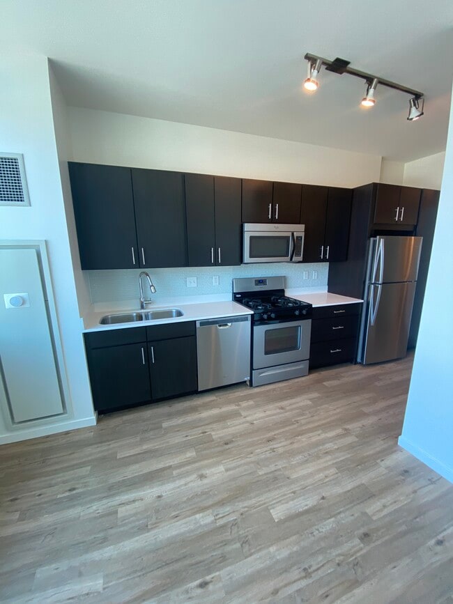 3700 N Halsted St Unit 1218
