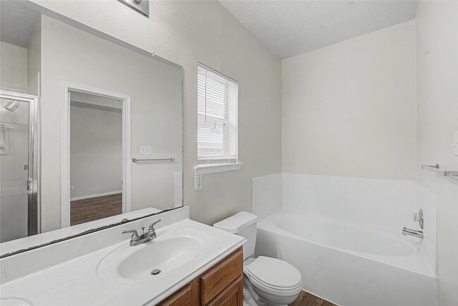 Photo - 1111 Auburn View Ln