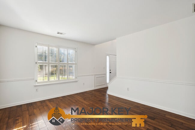 Photo - 1620 Midland Ct