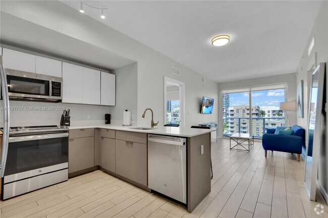 Building Photo - 321 NE 26th St Unit 806 Rental