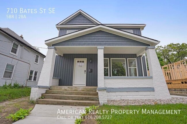 Photo - 710 Bates St SE