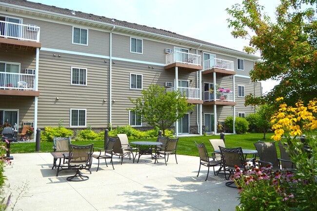 Fargo, ND Crossroads Apartments | Exterior - Crossroads