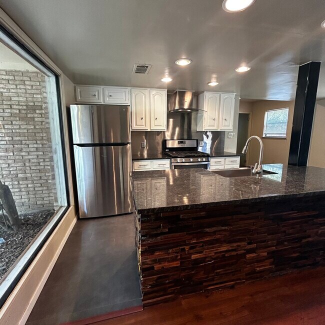 Photo - 3901 Knollwood Dr Unit B