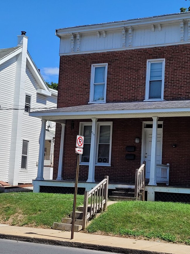 Building Photo - 220 E Orange St Unit Apt B