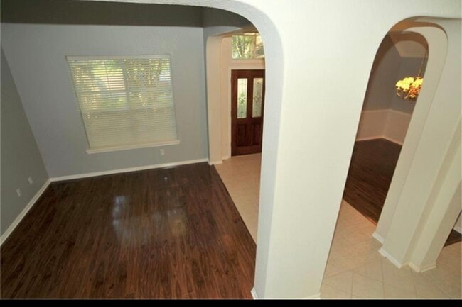 Building Photo - 1030 Walnut Pointe