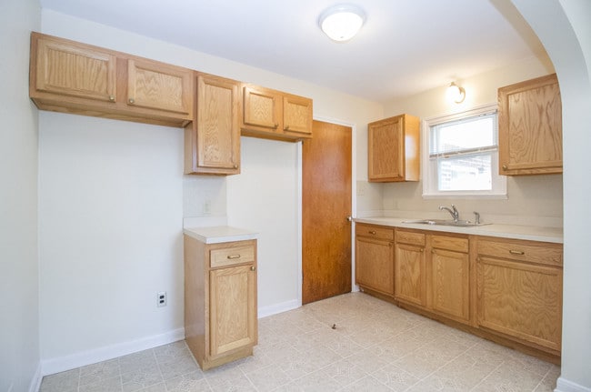 Photo - 2943 Escott Ave